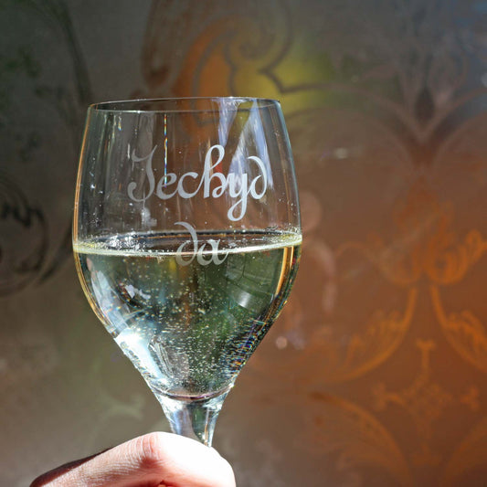 Wine Glass - Iechyd Da - Cheers / Good Health - NEW